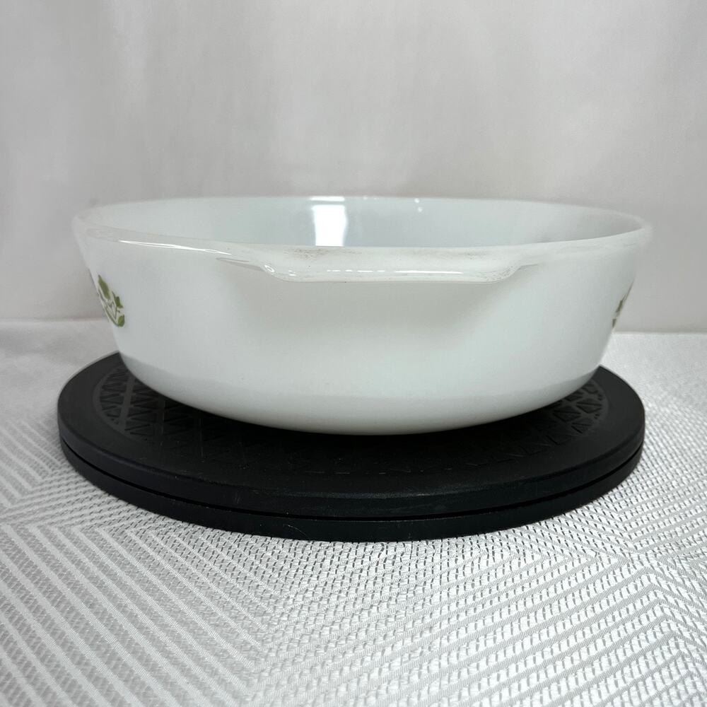 Meadow Green Fire-King Anchor Hocking Milk Glass Round Casserole 2 Qt No Lid VTG - Picture 4 of 7